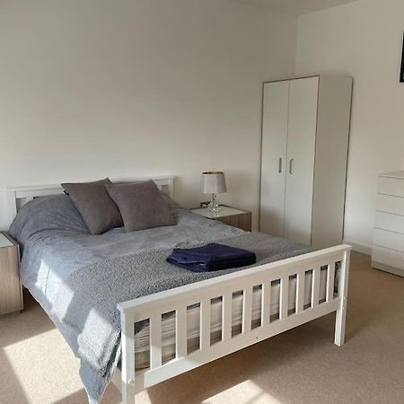 Lovely 2-Bed Flat With Well Equipped Kitchen Lejlighed Ealing Eksteriør billede