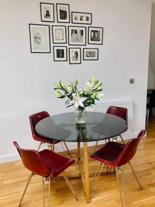 Lovely 2-Bed Flat With Well Equipped Kitchen Lejlighed Ealing Eksteriør billede