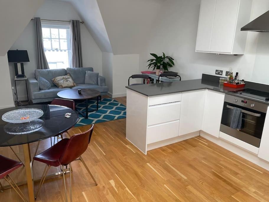 Lovely 2-Bed Flat With Well Equipped Kitchen Lejlighed Ealing Eksteriør billede