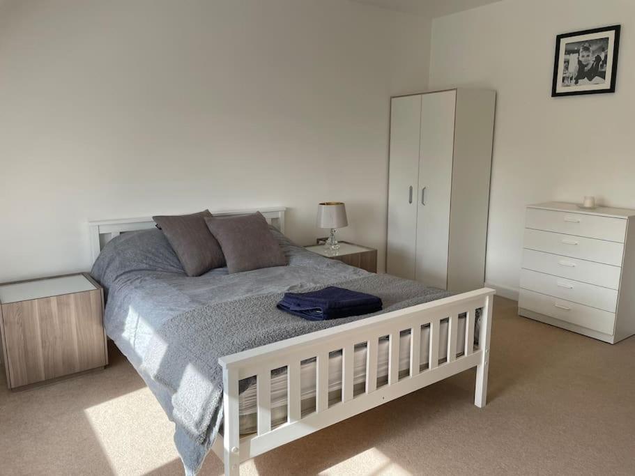 Lovely 2-Bed Flat With Well Equipped Kitchen Lejlighed Ealing Eksteriør billede